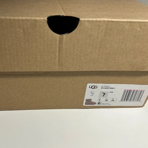 UGG MINI CLASSIC II BOOTS RARE GOAT SIZE 7 ‘ONLY ONE ☝️ LEFT’ - Picture 9 of 12